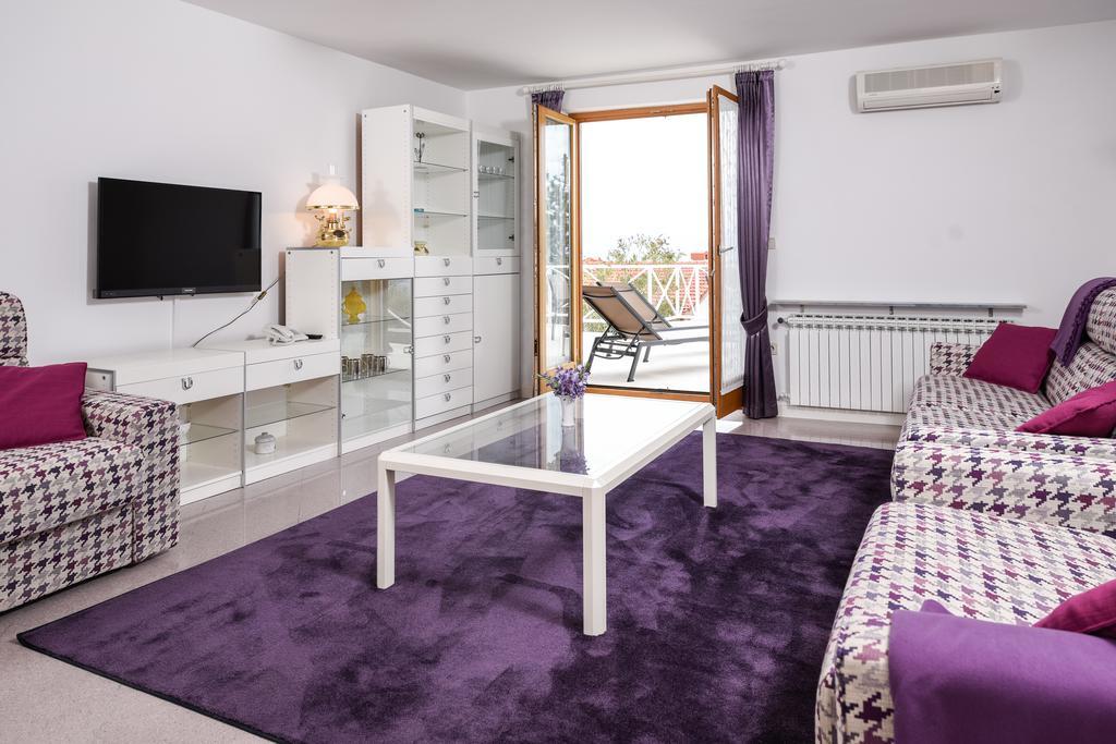 Apartmani Alice Njivice Eksteriør billede