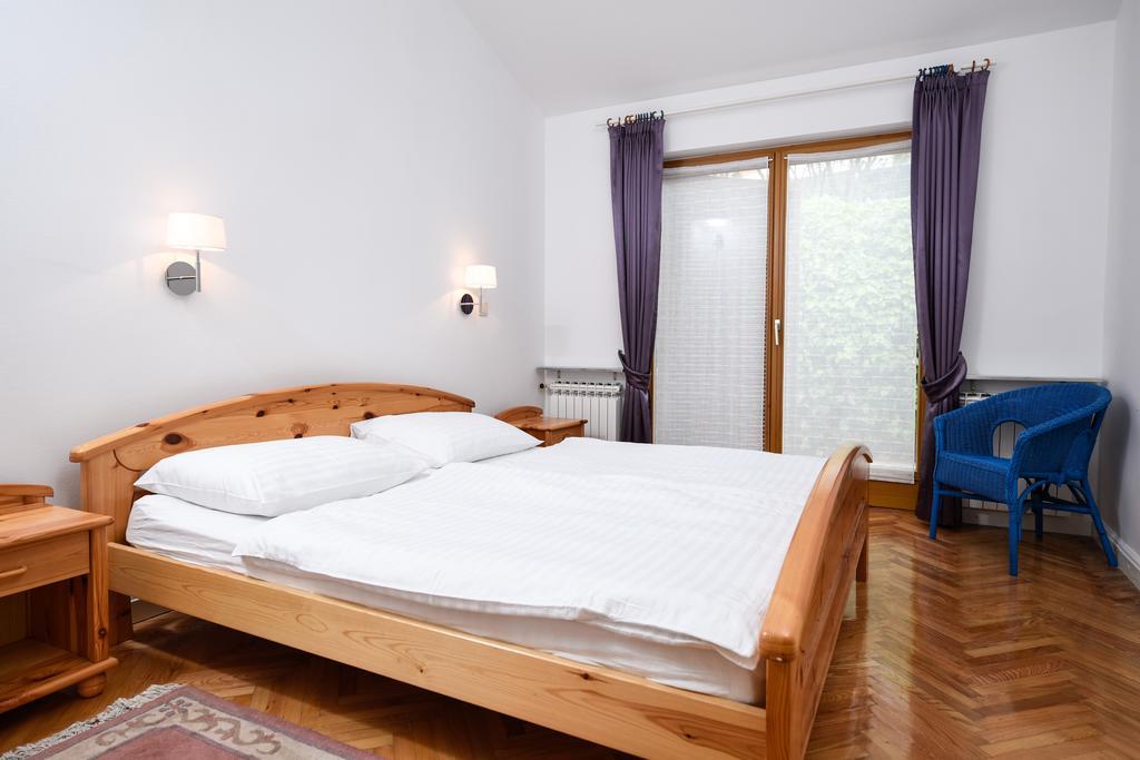 Apartmani Alice Njivice Eksteriør billede