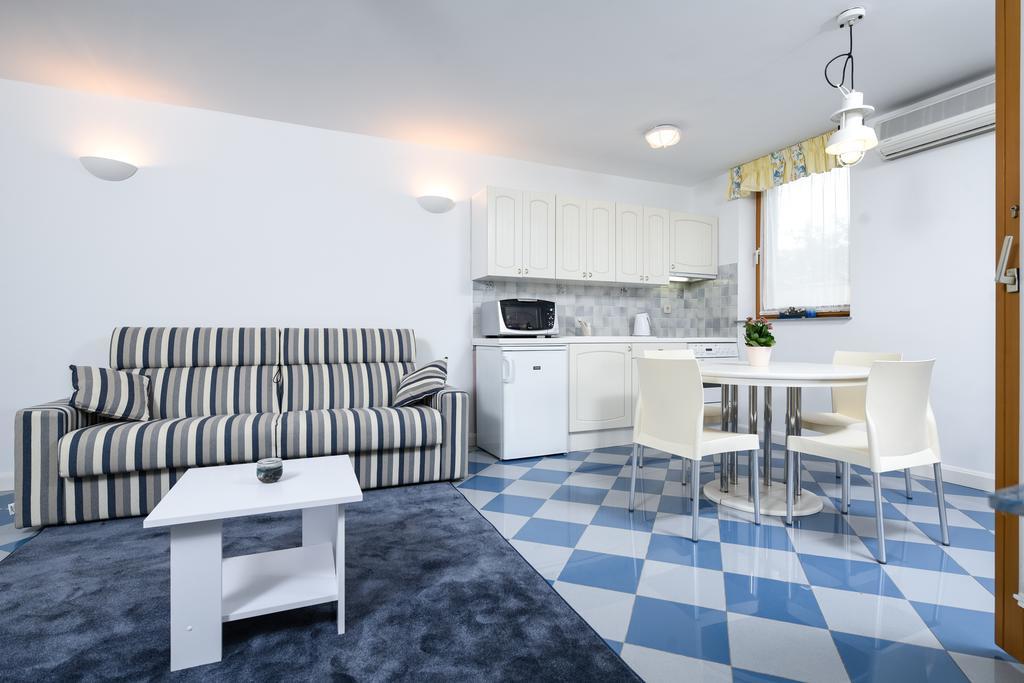 Apartmani Alice Njivice Eksteriør billede