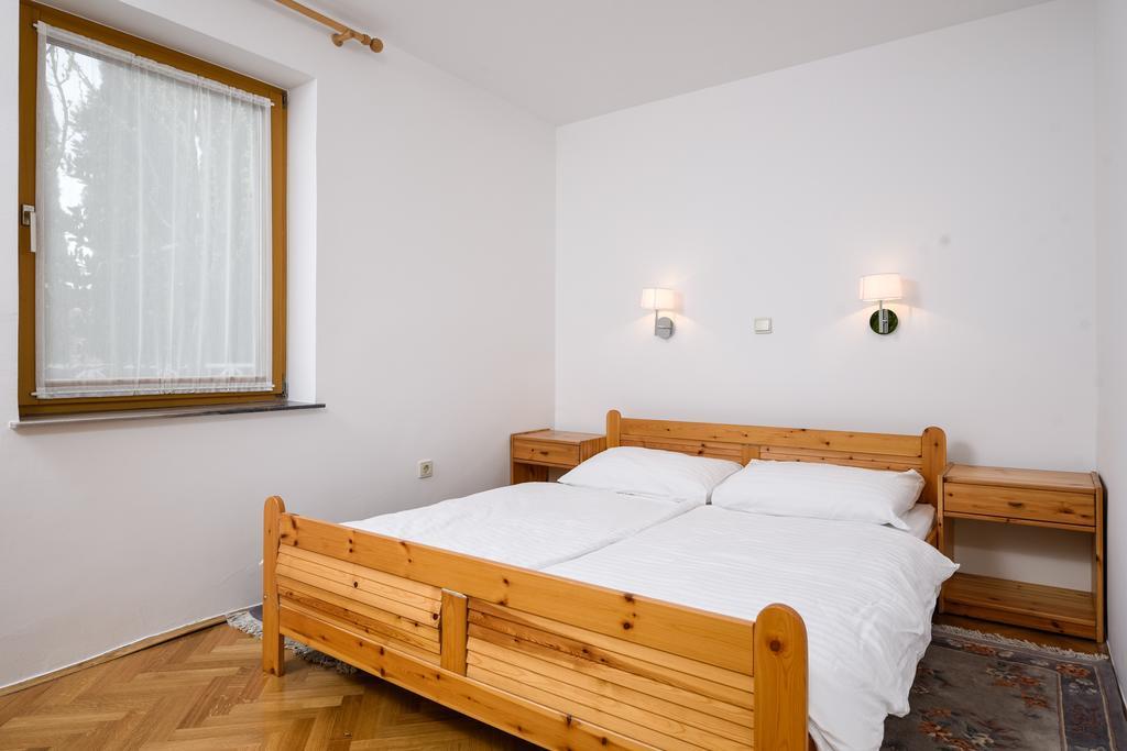 Apartmani Alice Njivice Eksteriør billede