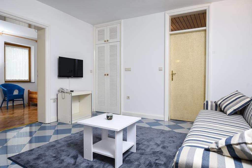 Apartmani Alice Njivice Eksteriør billede