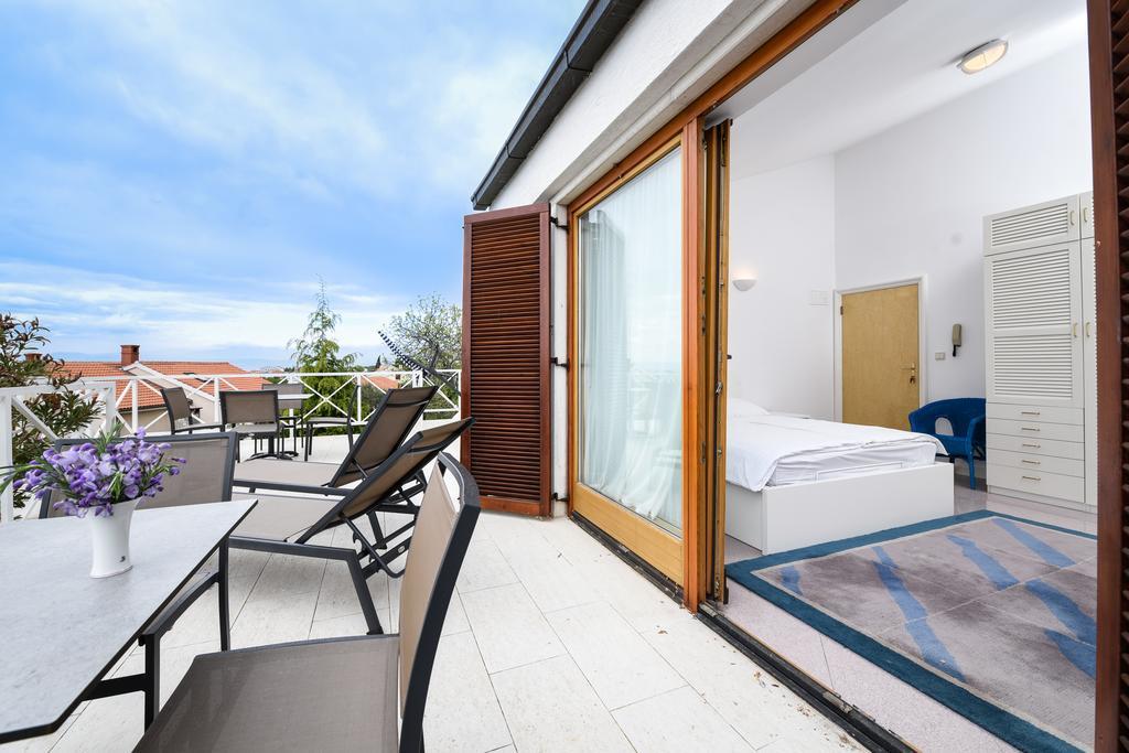 Apartmani Alice Njivice Eksteriør billede