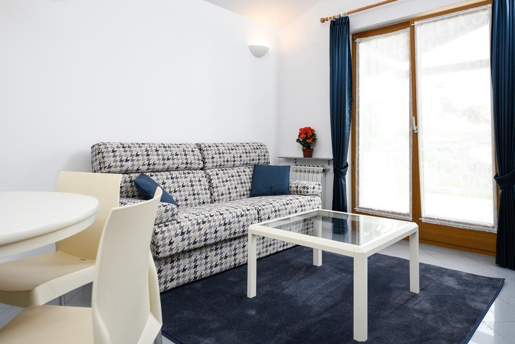 Apartmani Alice Njivice Eksteriør billede