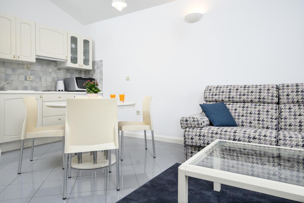 Apartmani Alice Njivice Eksteriør billede